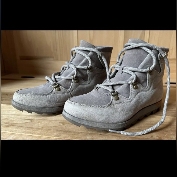 Sorel Gray Sneakchic Alpine Kettle Boots Lace up Sneakers Ankle Booties size 7 - Picture 1 of 9